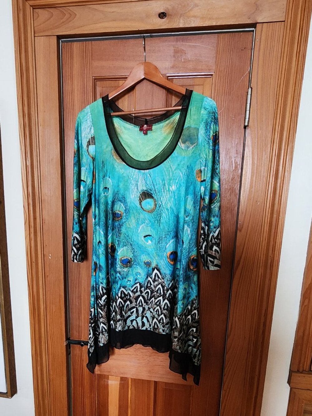 Comfortable and Sexy Above-Knee Dress with Abstract Peacock Pattern, Size L
